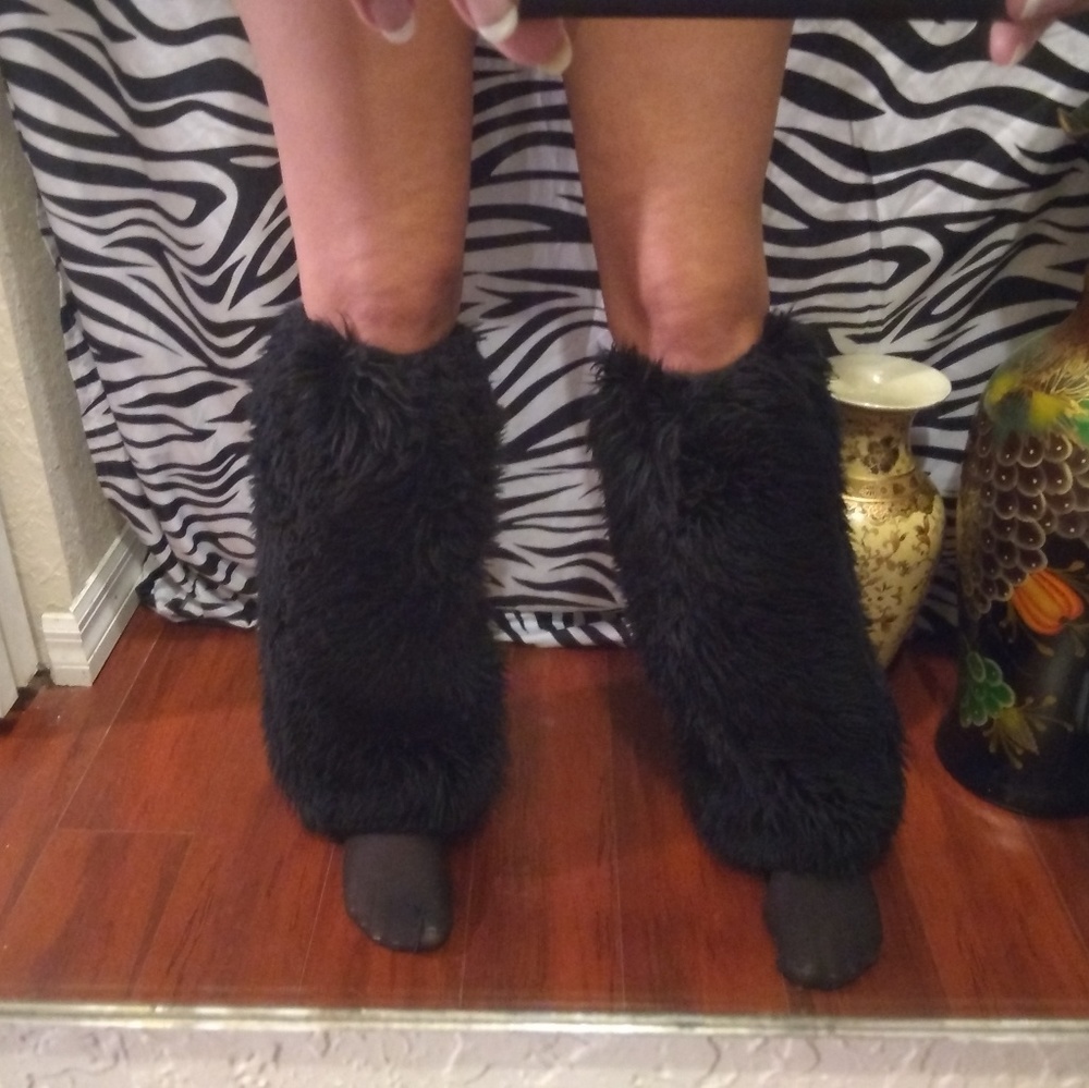 NWOT Fluffy Furry Legwarmers